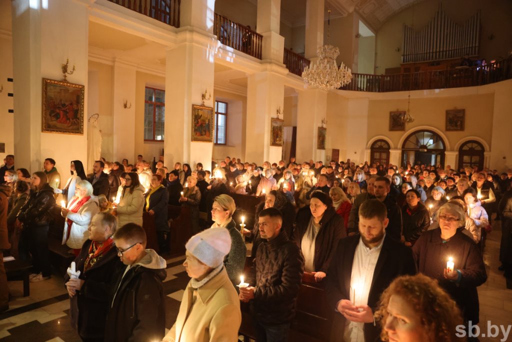 В брестском костеле Воздвижения Святого Креста прошло праздничное богослужение