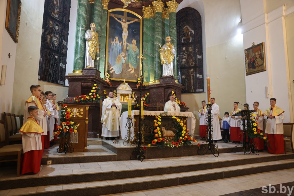 В брестском костеле Воздвижения Святого Креста прошло праздничное богослужение