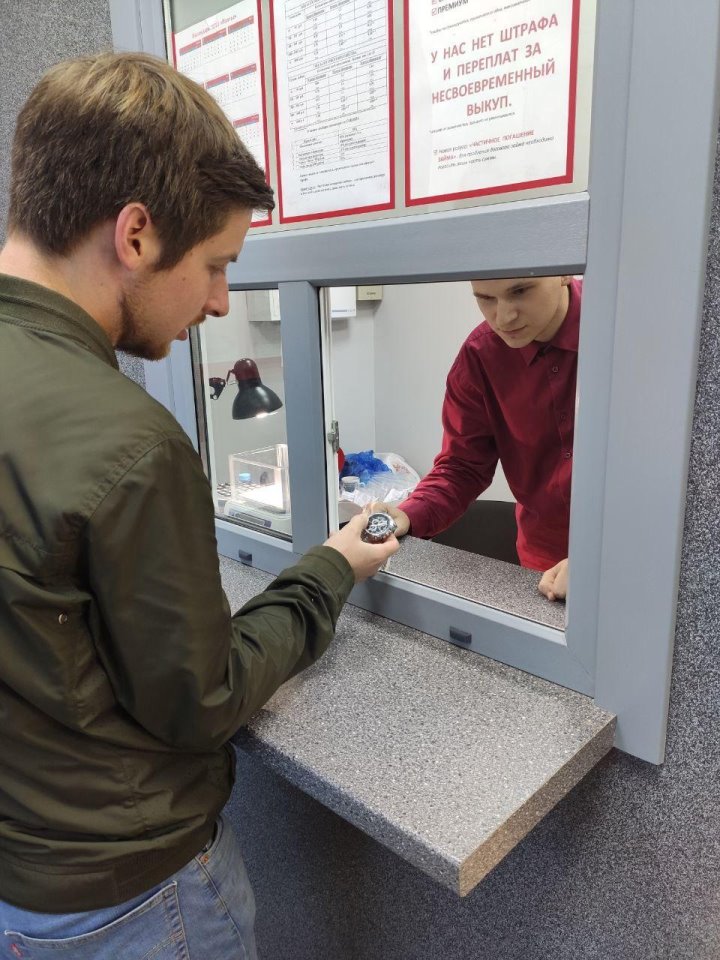 Что белорусы несут в ломбарды в обмен на деньги: честный рассказ оценщика