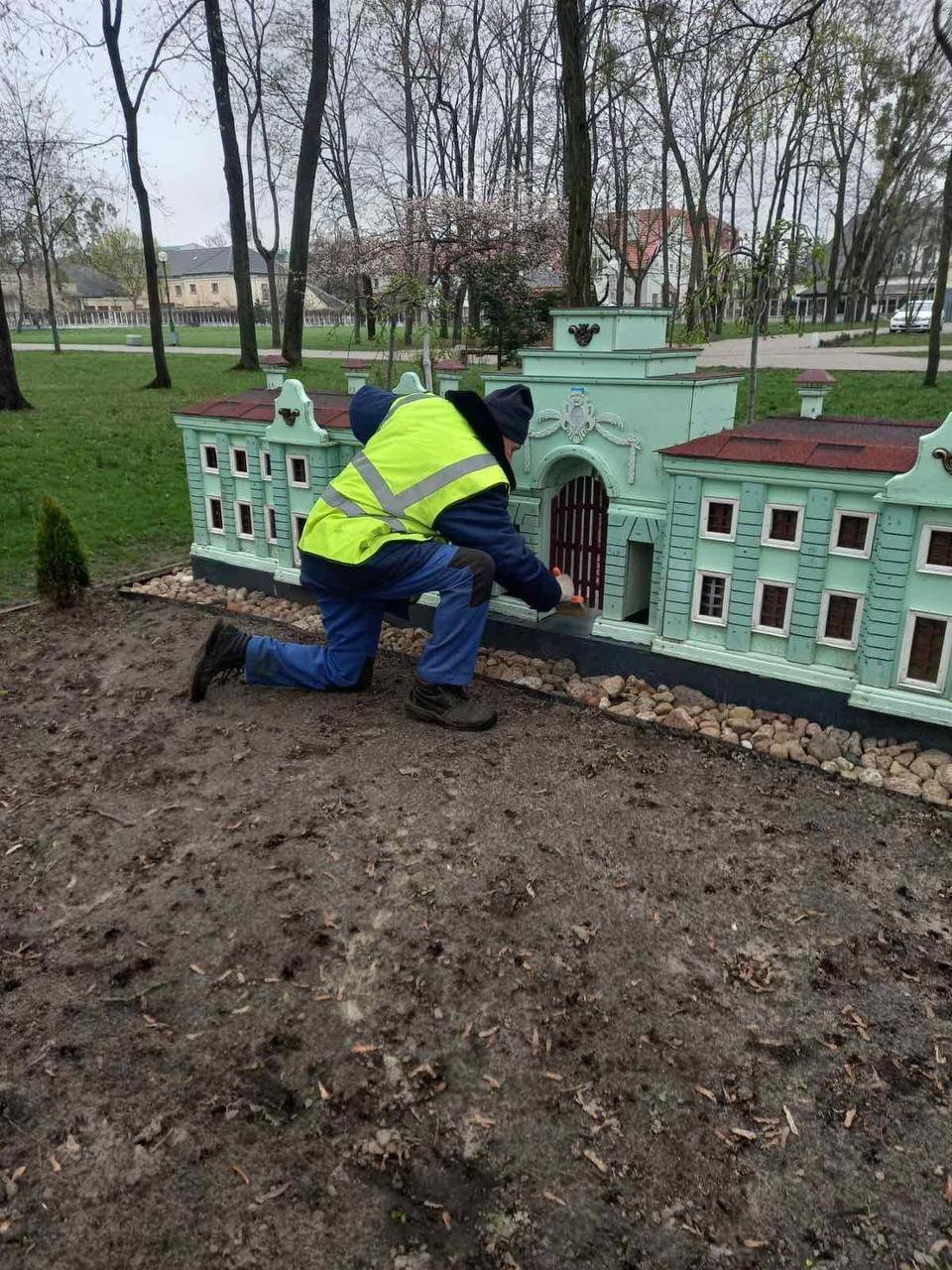 Продолжаются интенсивные работы по подготовке городского Парка культуры и отдыха к началу сезона