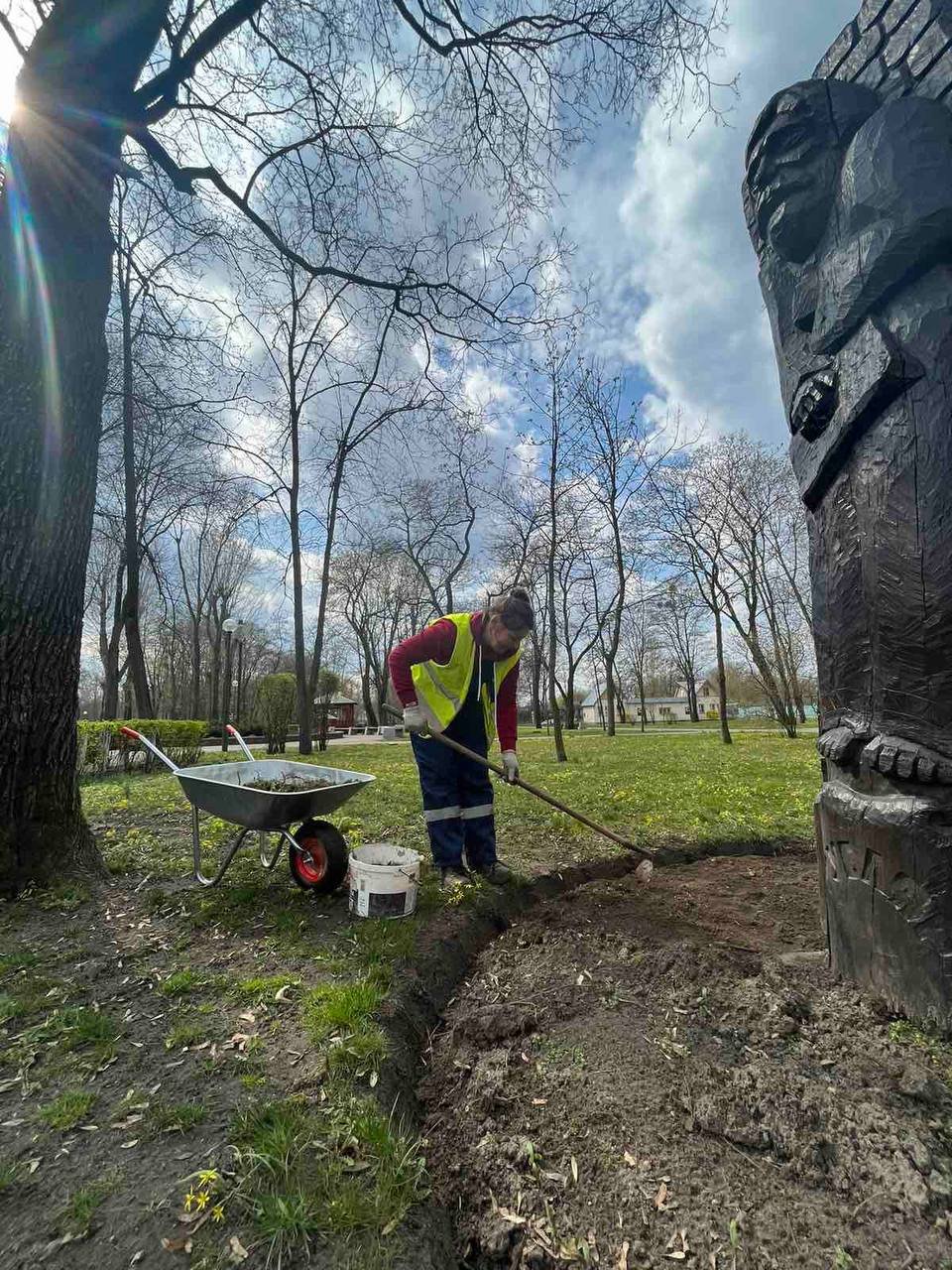Продолжаются интенсивные работы по подготовке городского Парка культуры и отдыха к началу сезона