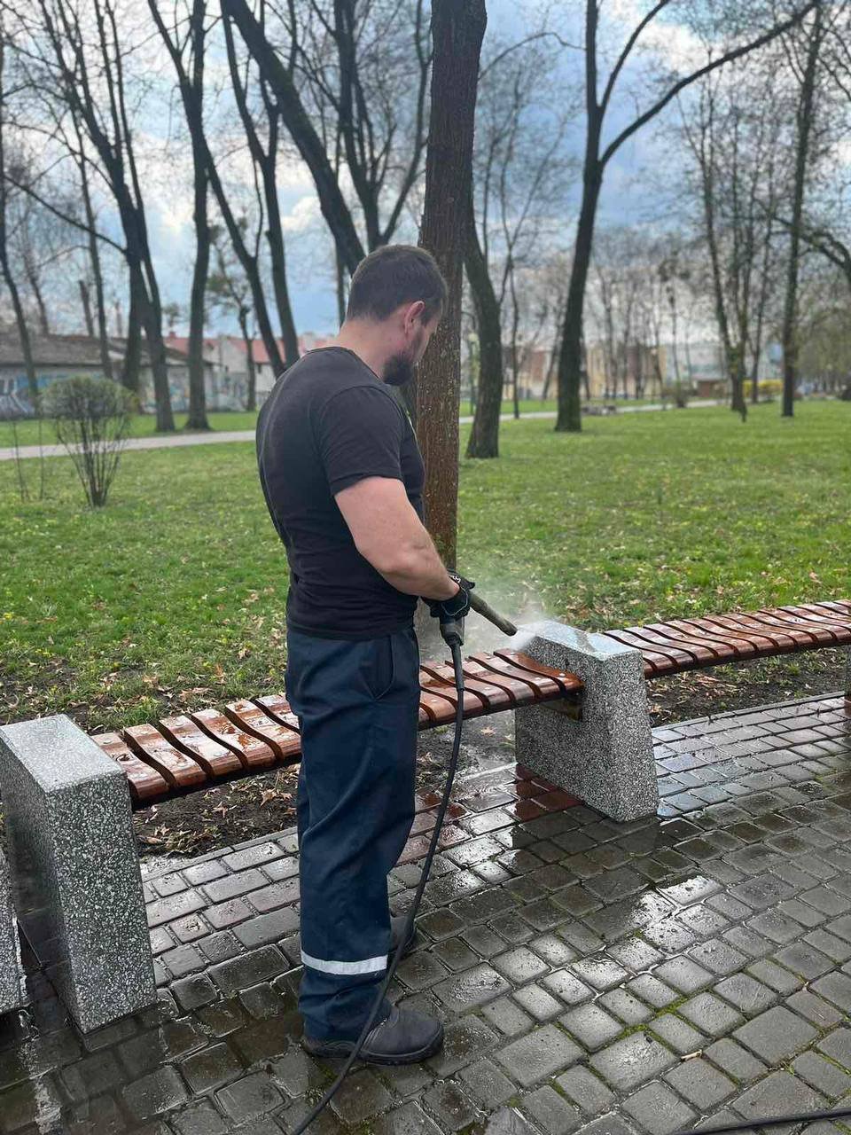 Продолжаются интенсивные работы по подготовке городского Парка культуры и отдыха к началу сезона