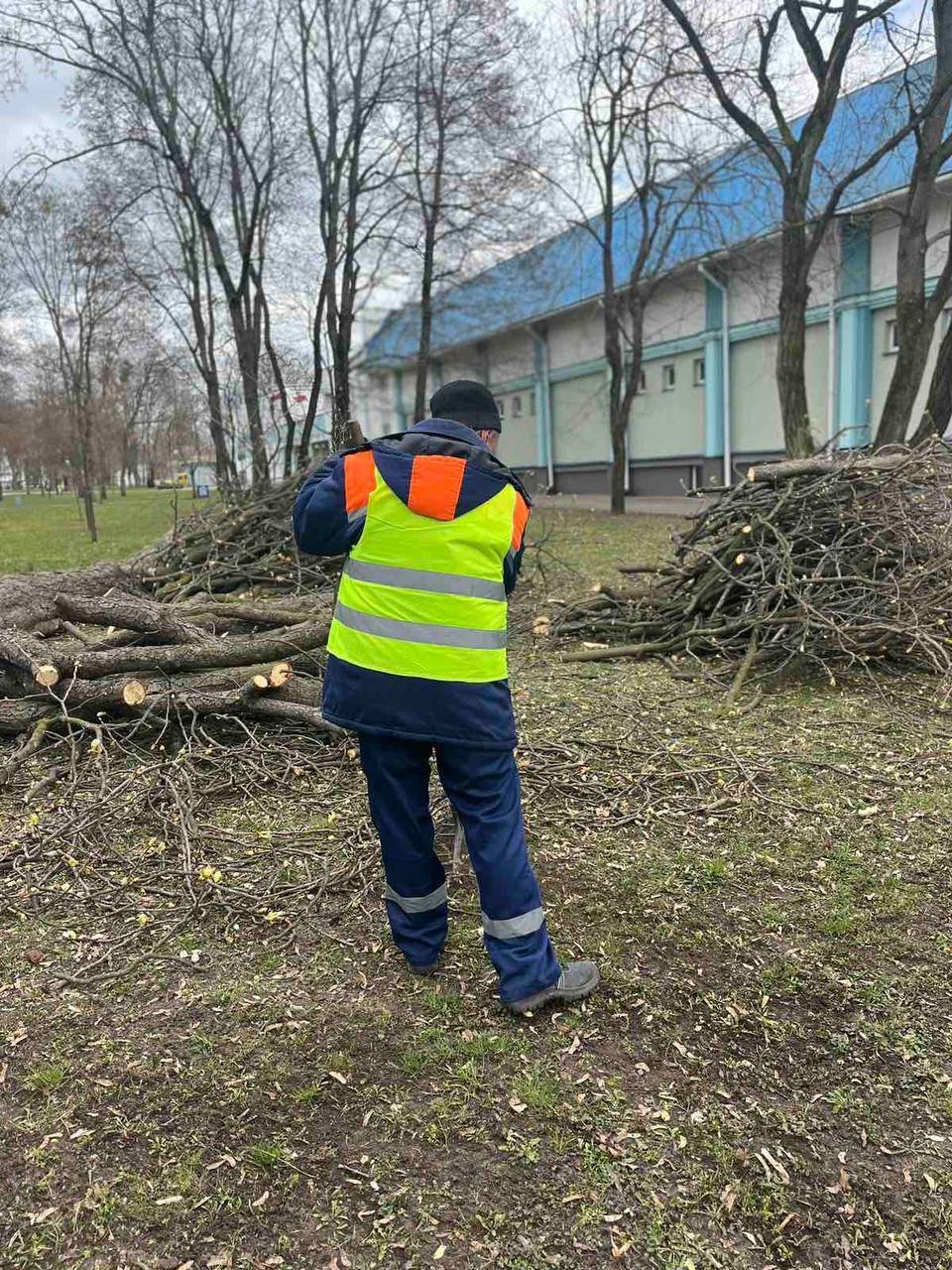 Продолжаются интенсивные работы по подготовке городского Парка культуры и отдыха к началу сезона