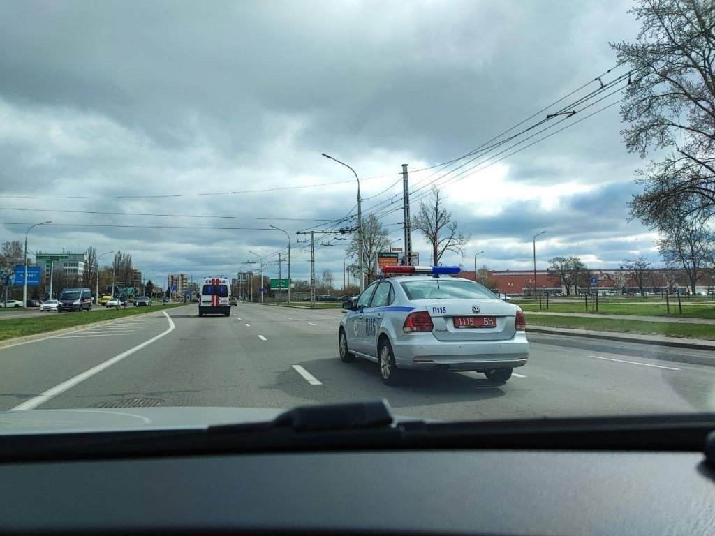 В Бресте ГАИ провела тренировочный прогон машины скорой помощи