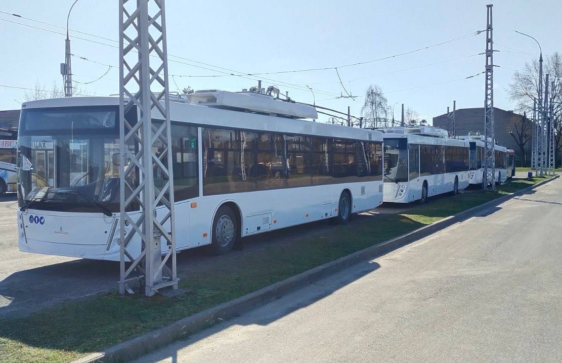 Еще три троллейбуса с автономным ходом прибыли в Брест