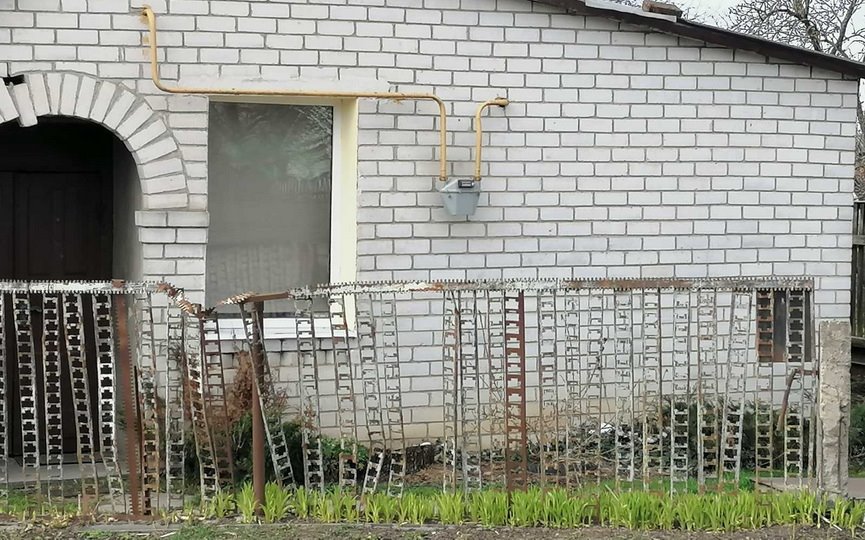 От 2 до 15 базовых за некрашеный забор. Жителей частного сектора Барановичей призывают к порядку