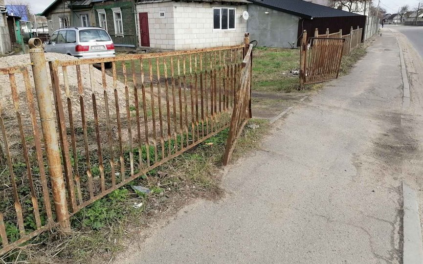 От 2 до 15 базовых за некрашеный забор. Жителей частного сектора Барановичей призывают к порядку