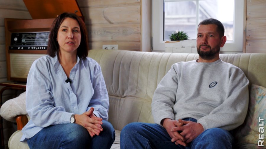 Две веранды и пять печей. Семья отремонтировала родительский дом в Брестской области и превратила его в уютную усадьбу