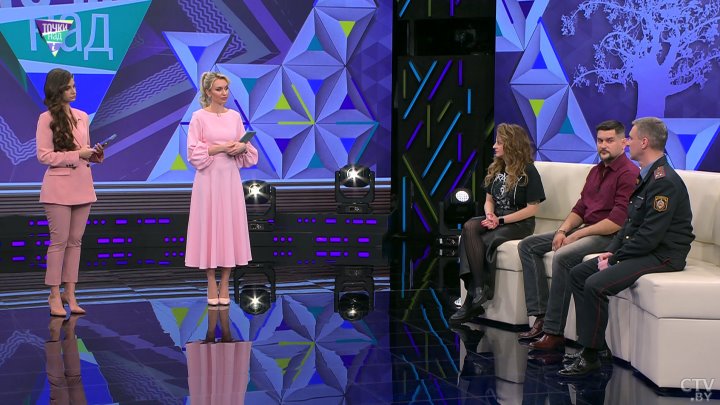 Электросамокат врезался в автомобиль на дворовой территории. Кто должен уступать дорогу?