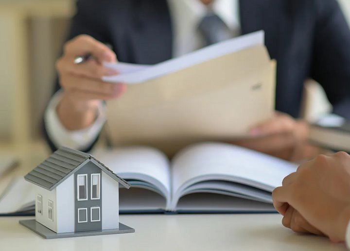 Девушка хочет унаследовать квартиру соседа по доверенности. А так можно?