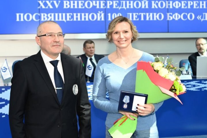 Брестчанка Юлия Нестеренко удостоена памятной медали