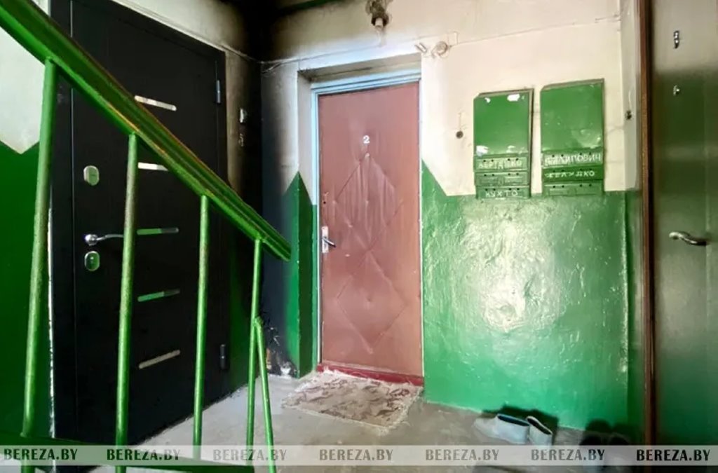 В Березовском районе горел подъезд жилого дома