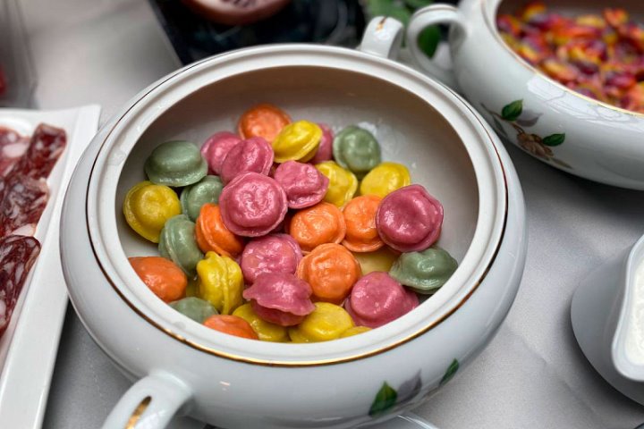 В магазинах Беларуси появились цветные пельмени