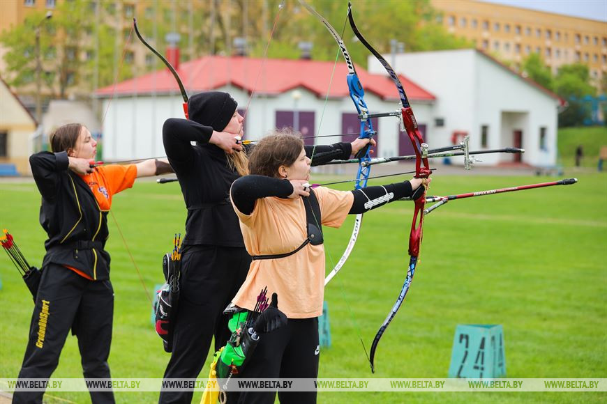 Сильнейшие лучники страны открыли сезон в Бресте