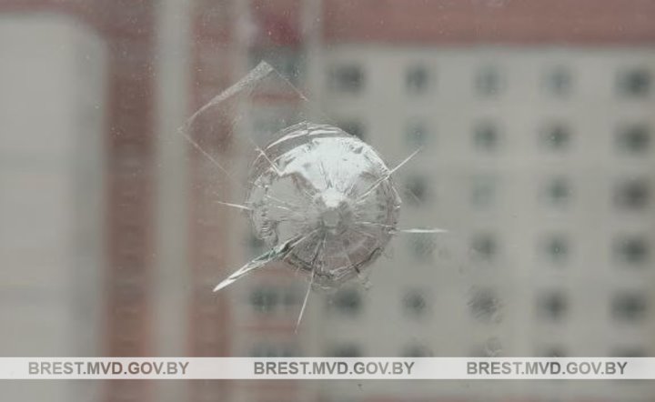 В Брестской области 15-летний подросток повредил окна пневматическим пистолетом