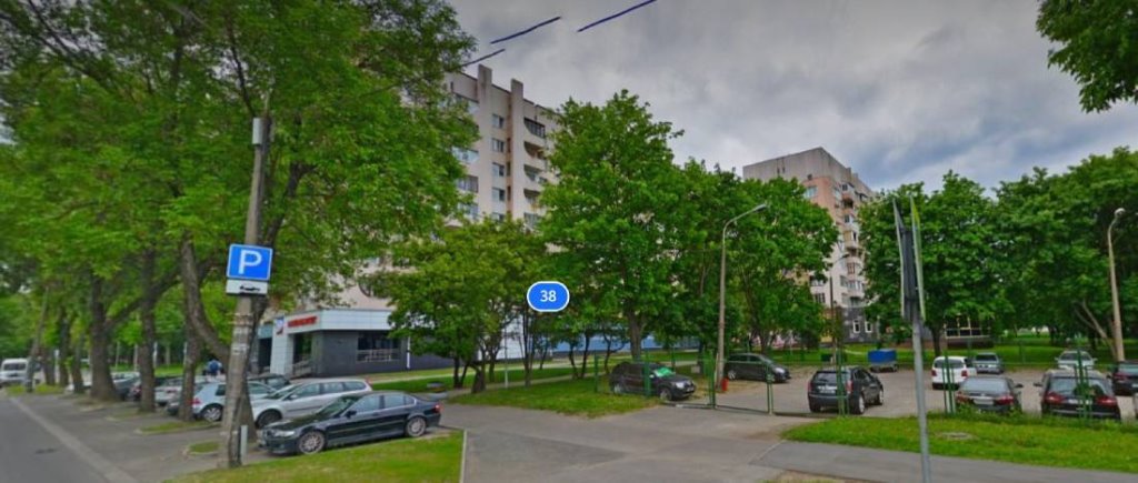 Дело об упавшей на машину с крыши дома бетонной балке. Владелица выиграла суд спустя год