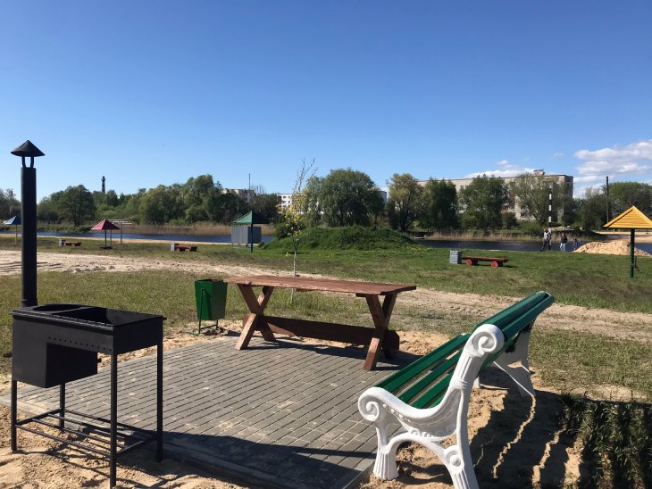 Пляжи Кобринского района готовятся принимать отдыхающих — обустроили площадку с мангалом, добавили велопарковки