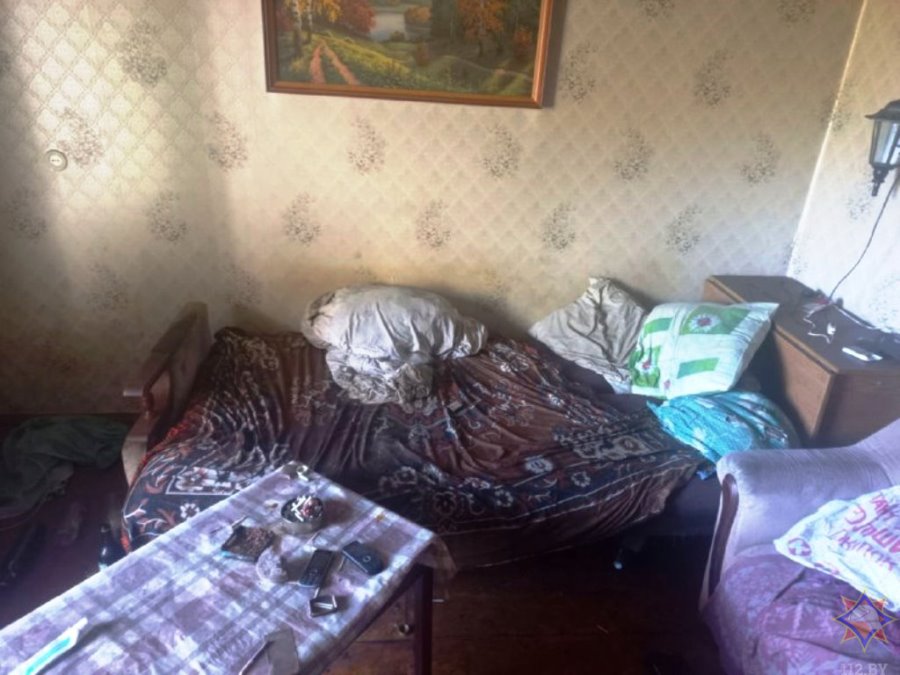 Вскрывали металлическую входную дверь. Мужчина и женщина спасены на пожаре в Барановичах