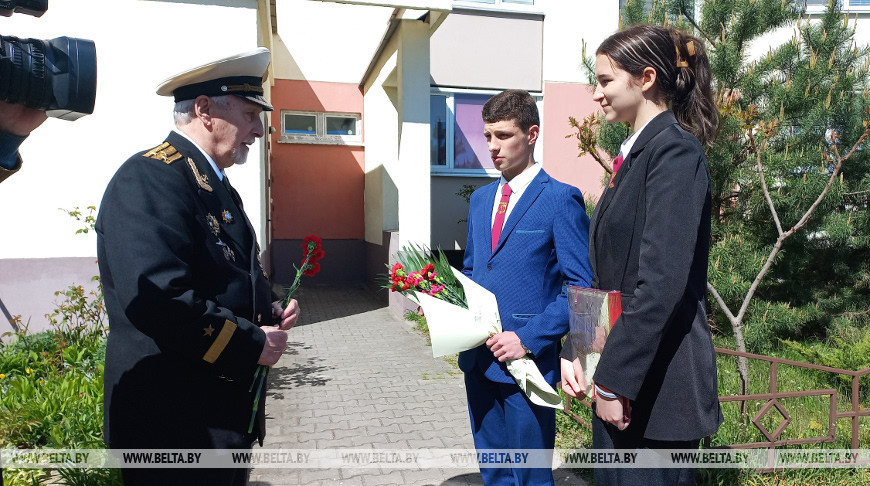 Ветеранов в Бресте поздравили с ротой почетного караула и под аккомпанемент оркестра