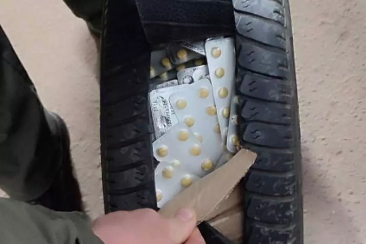 Запасное колесо стало укрытием – на границе тайное стало явным