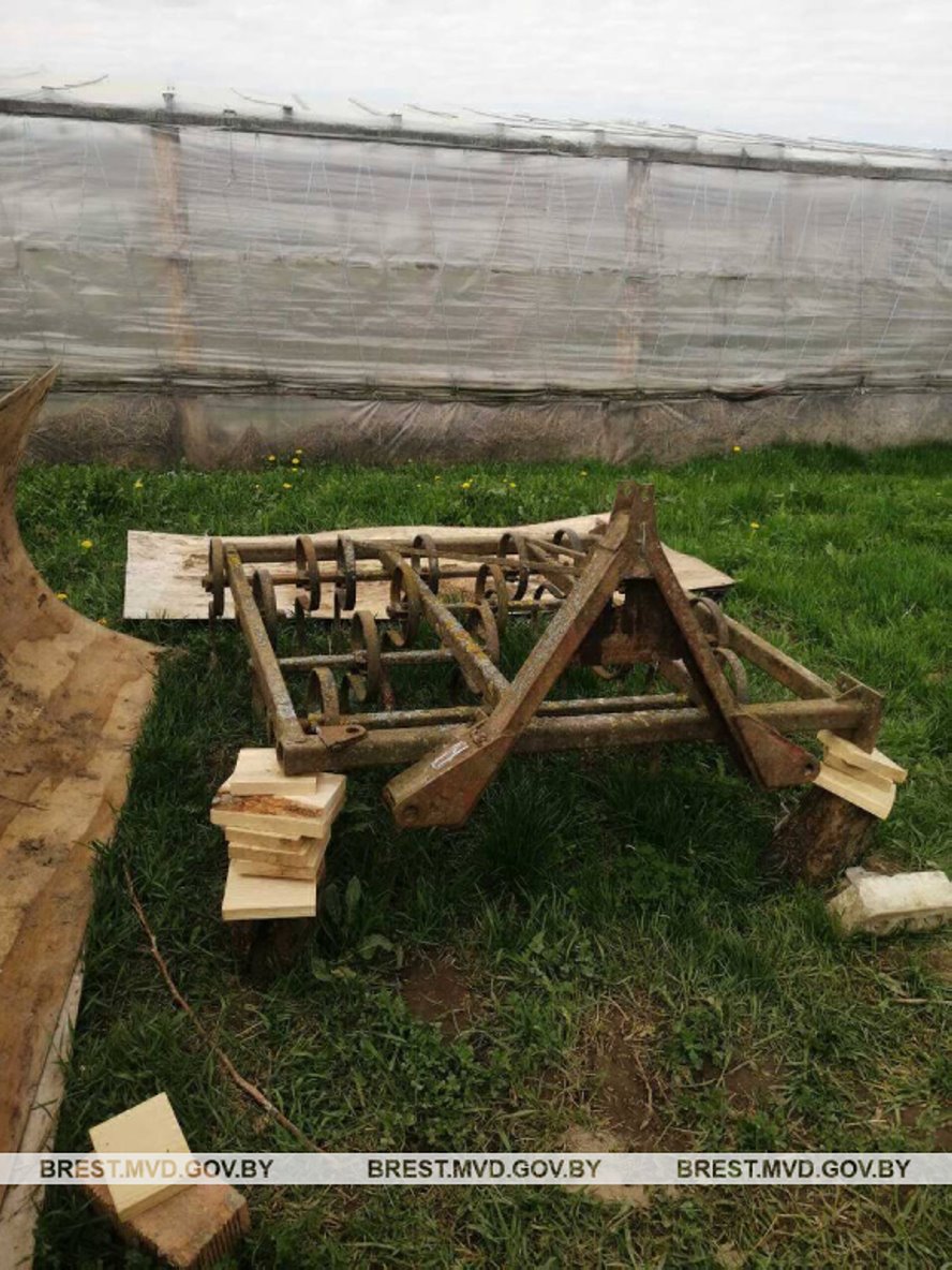 В Брестской области предприимчивые сельчане украли культиватор у пенсионерки