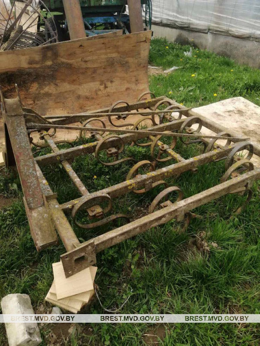 В Брестской области предприимчивые сельчане украли культиватор у пенсионерки