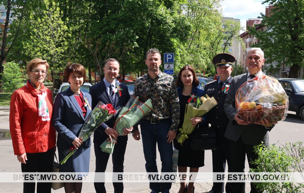 В Бресте вручили паспорт 100-летнему юбиляру