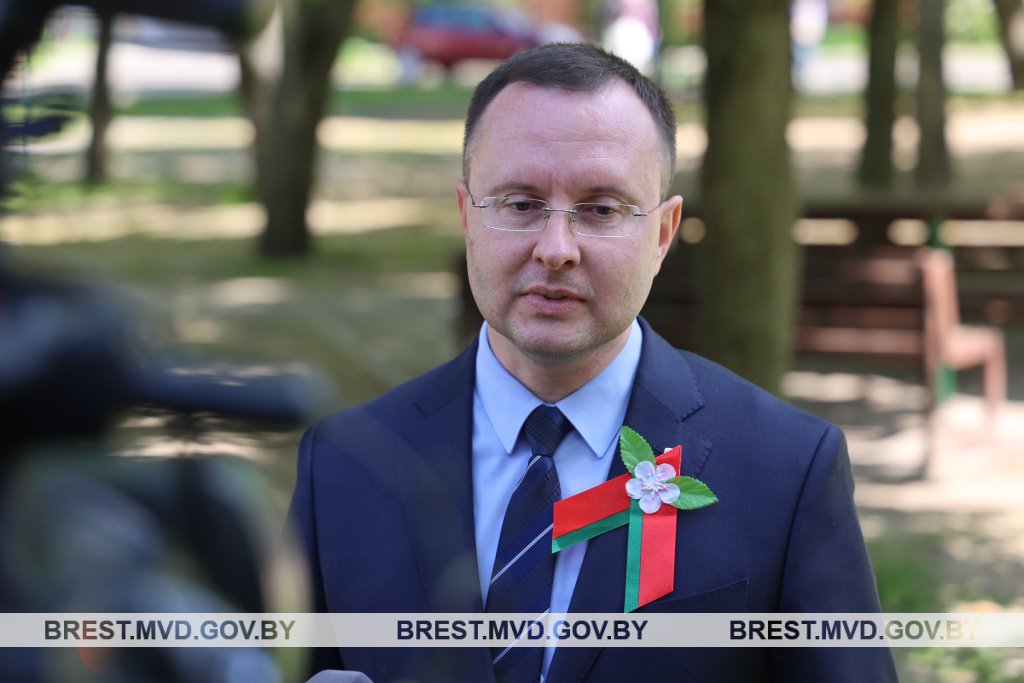 В Бресте вручили паспорт 100-летнему юбиляру