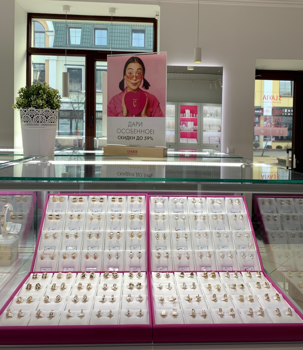 8 МАРТА выгоднее в СЛАВИЯ! Чудесные серьги в золоте и серебре со скидками до 59% в магазине на Советской, 91 в Бресте