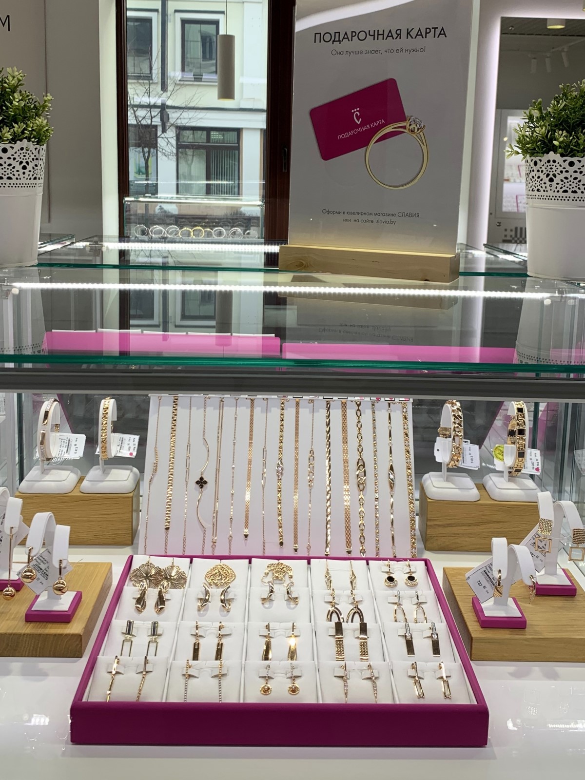 8 МАРТА выгоднее в СЛАВИЯ! Чудесные серьги в золоте и серебре со скидками до 59% в магазине на Советской, 91 в Бресте