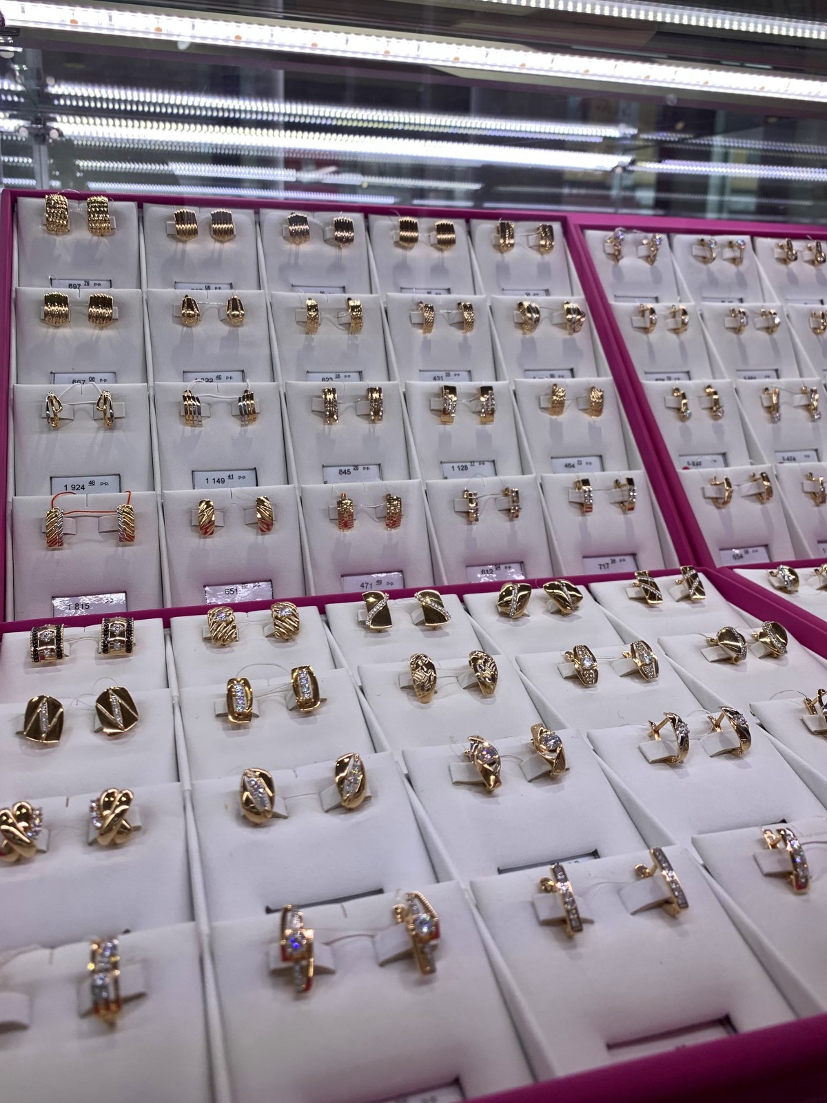 8 МАРТА выгоднее в СЛАВИЯ! Чудесные серьги в золоте и серебре со скидками до 59% в магазине на Советской, 91 в Бресте