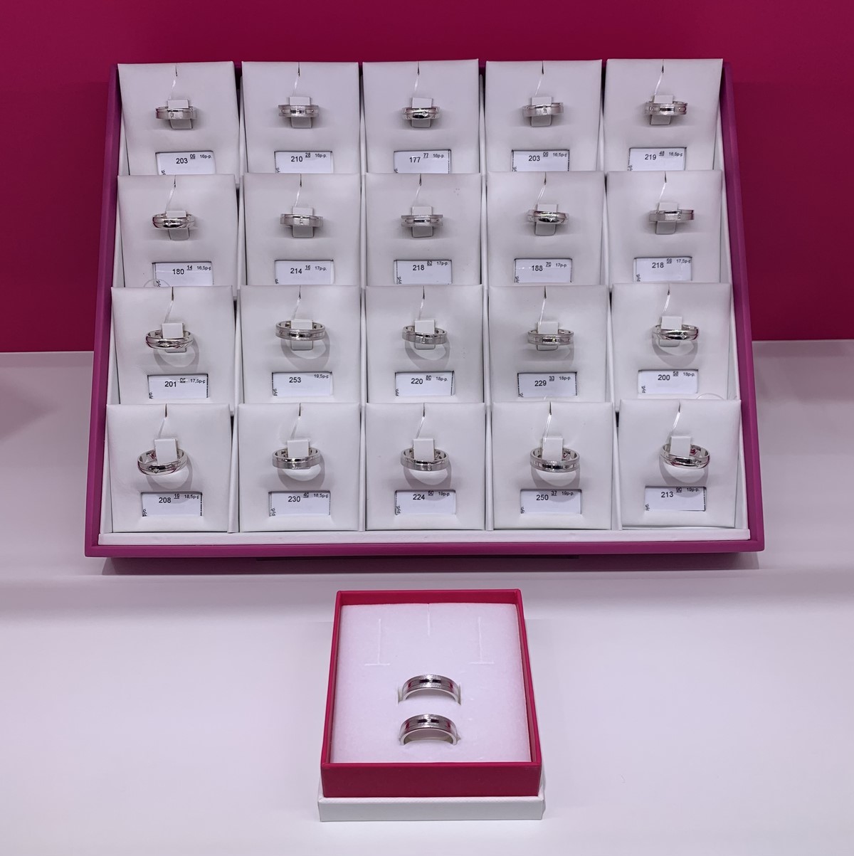 8 МАРТА выгоднее в СЛАВИЯ! Чудесные серьги в золоте и серебре со скидками до 59% в магазине на Советской, 91 в Бресте