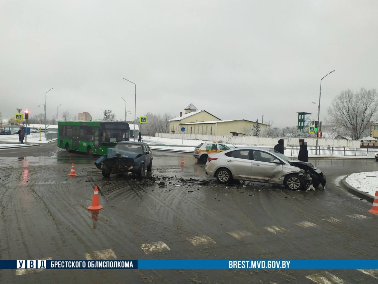 Утром в Пинске жестко столкнулись автомобили. Кто виноват?