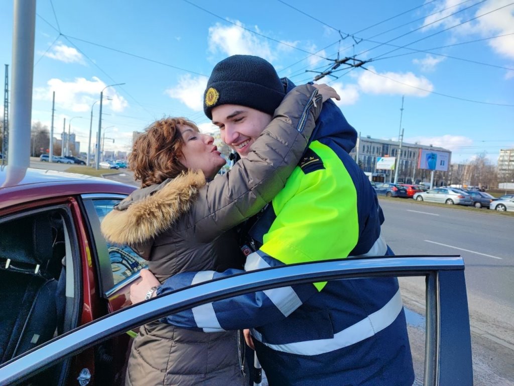 ГАИ Бреста поздравляет милых женщин с Международным женским днём