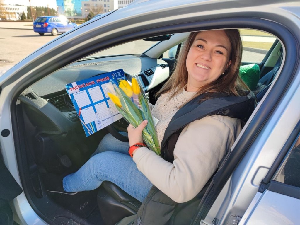 ГАИ Бреста поздравляет милых женщин с Международным женским днём