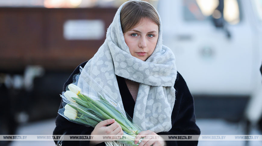Брестчане готовятся к 8 Марта. Фотофакт