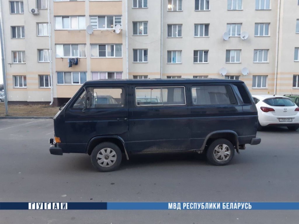 Микроавтобус сбил 7-летнюю девочку в Калинковичах, она в реанимации. Видео не для впечатлительных