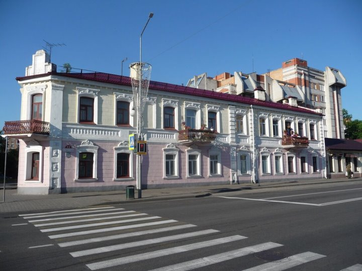 В Брестской области треугольная квартира в столетнем доме попала на аукцион за долги иностранного гражданина