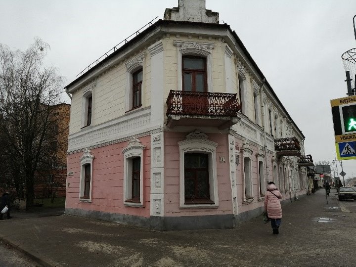 В Брестской области треугольная квартира в столетнем доме попала на аукцион за долги иностранного гражданина