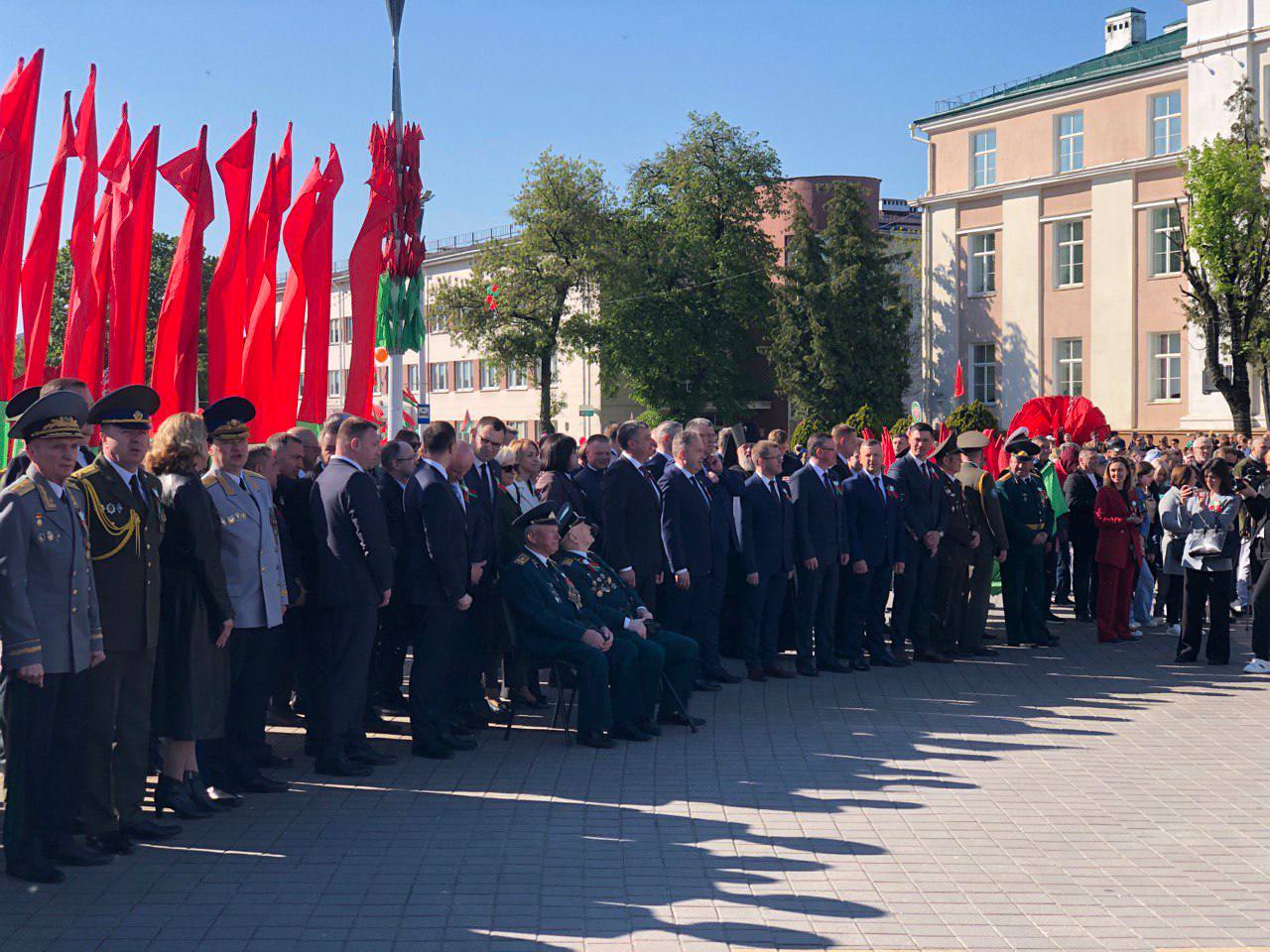 Парад с участием военной техники открыл празднование Дня Победы в Бресте