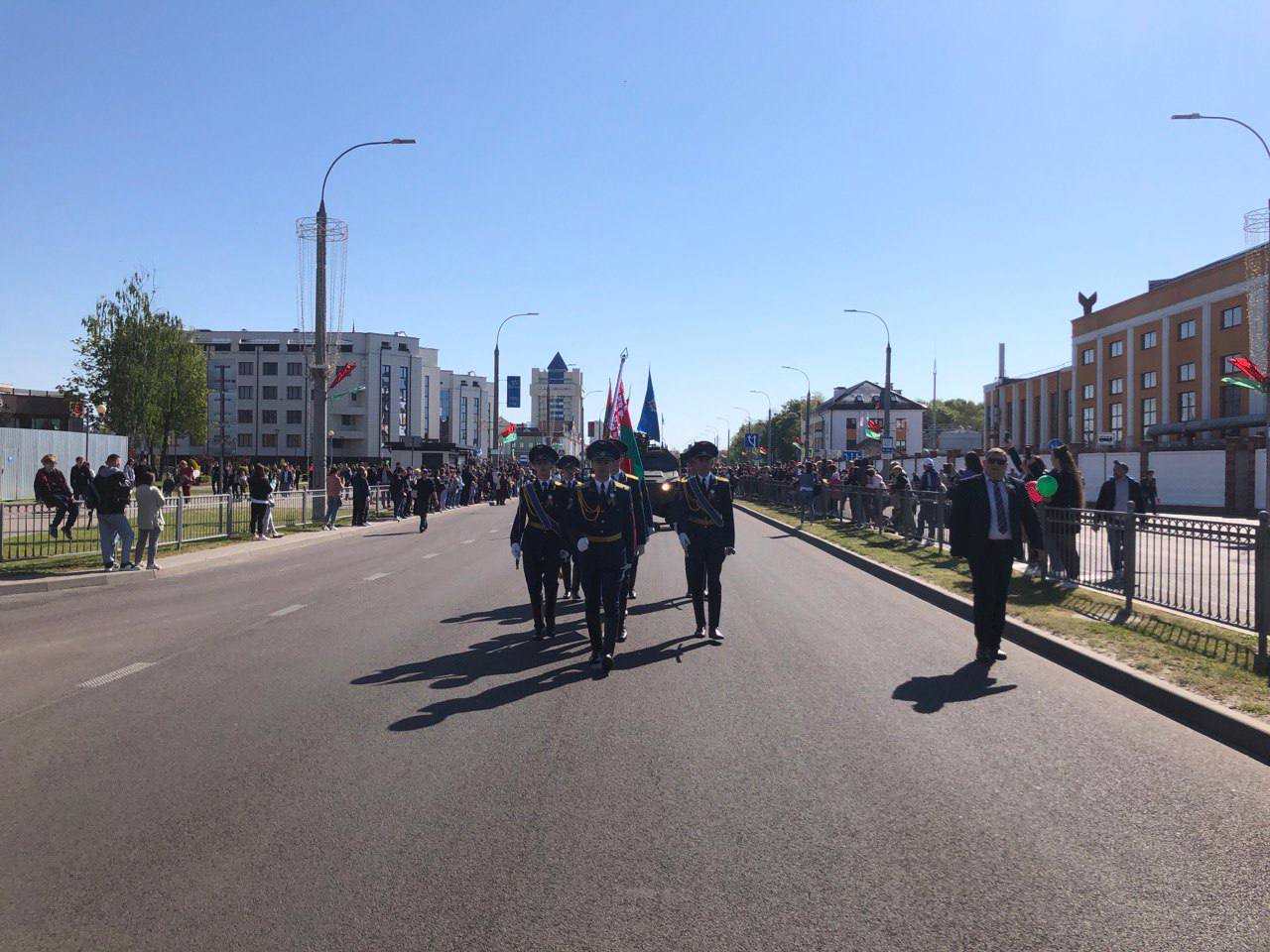 Парад с участием военной техники открыл празднование Дня Победы в Бресте
