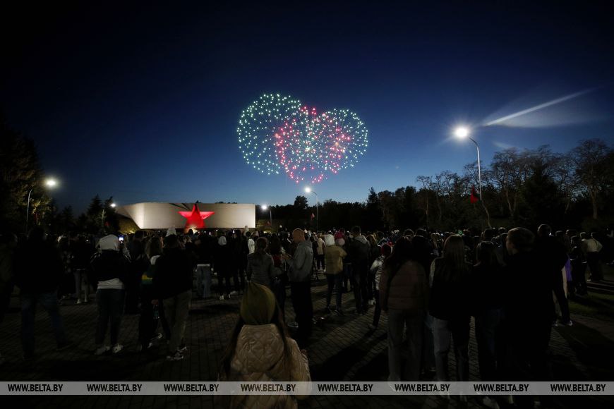 Праздничный салют в Брестской крепости.