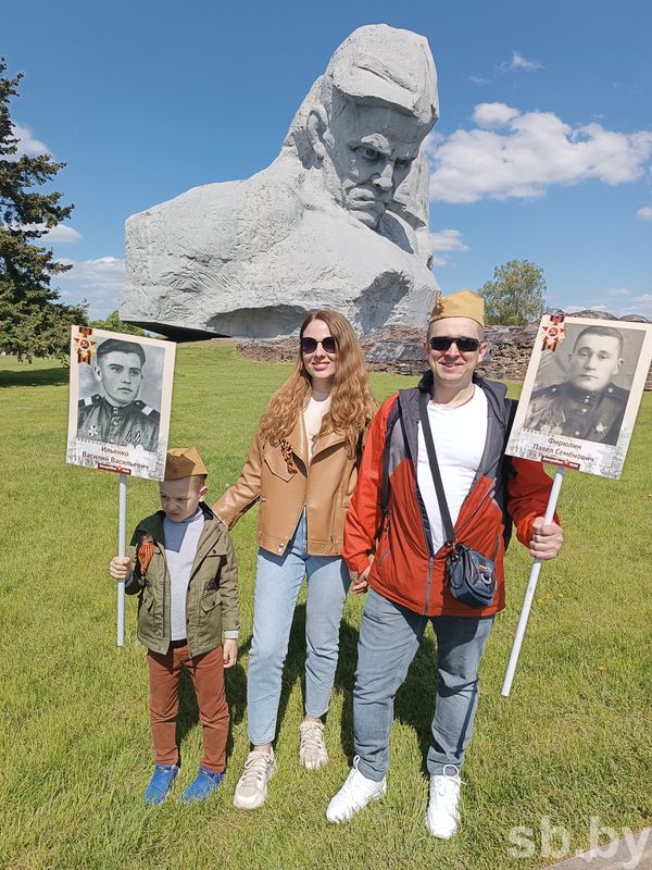 Город буквально живет праздником - семья из Москвы о праздновании Дня Победы в Бресте