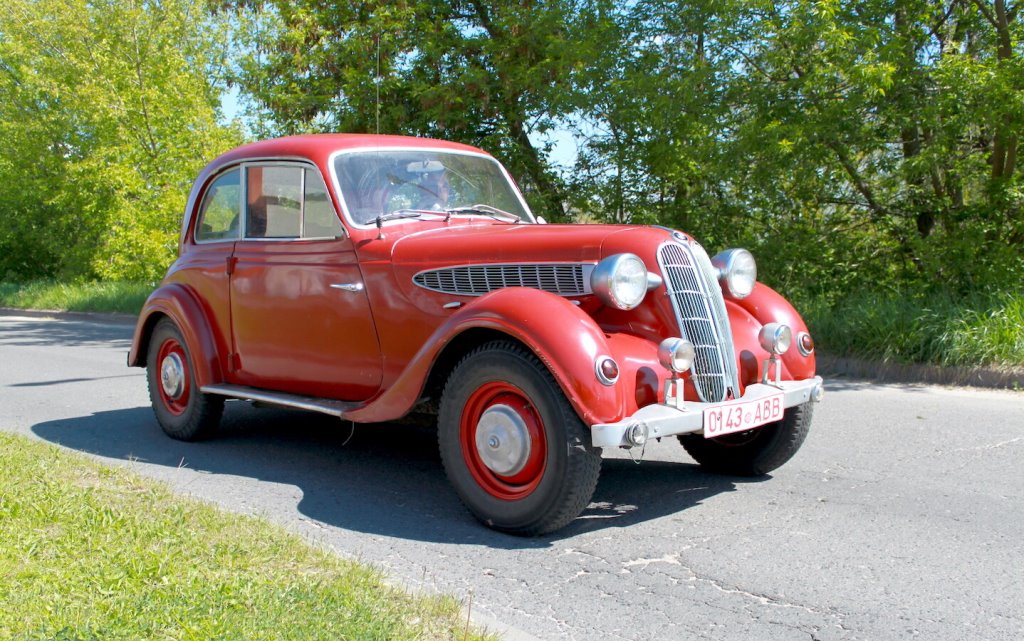 «Отец заплатил за трофей всего 640 рублей». Отыскали в Бресте первый настоящий BMW 320