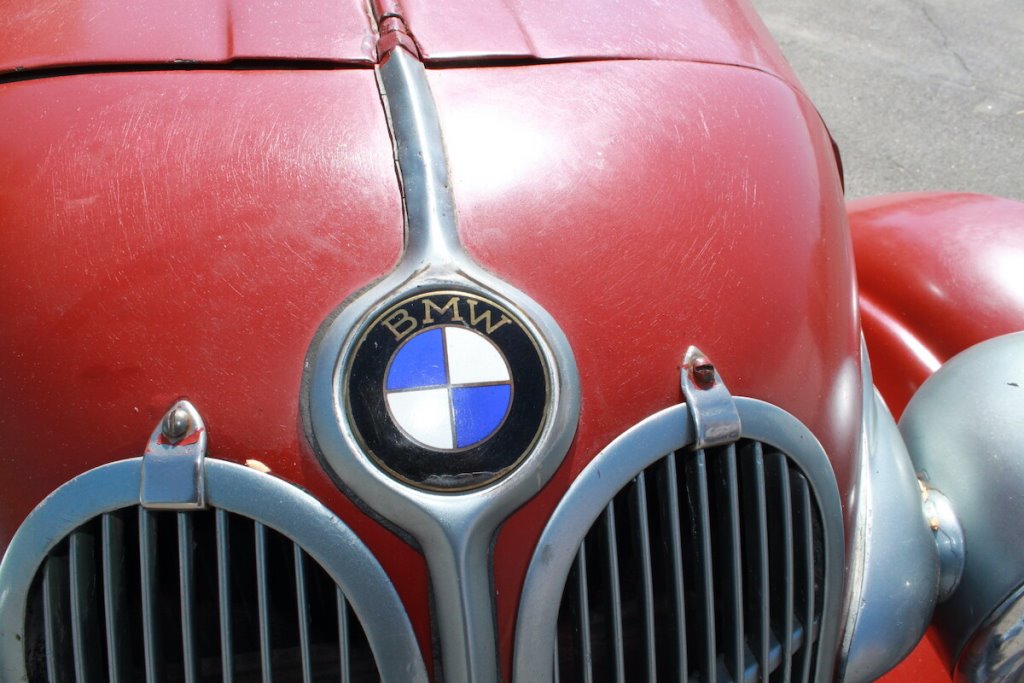 «Отец заплатил за трофей всего 640 рублей». Отыскали в Бресте первый настоящий BMW 320