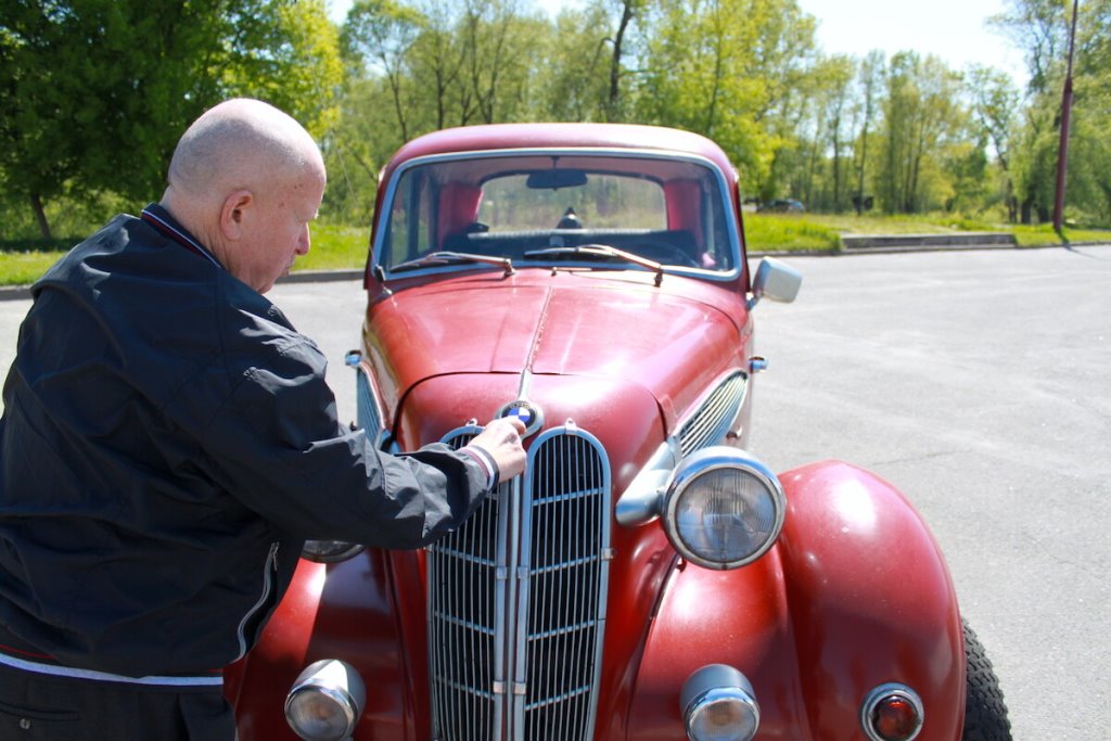 «Отец заплатил за трофей всего 640 рублей». Отыскали в Бресте первый настоящий BMW 320