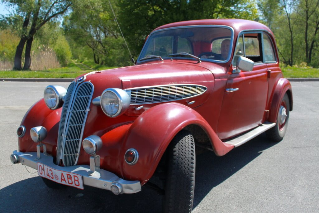 «Отец заплатил за трофей всего 640 рублей». Отыскали в Бресте первый настоящий BMW 320