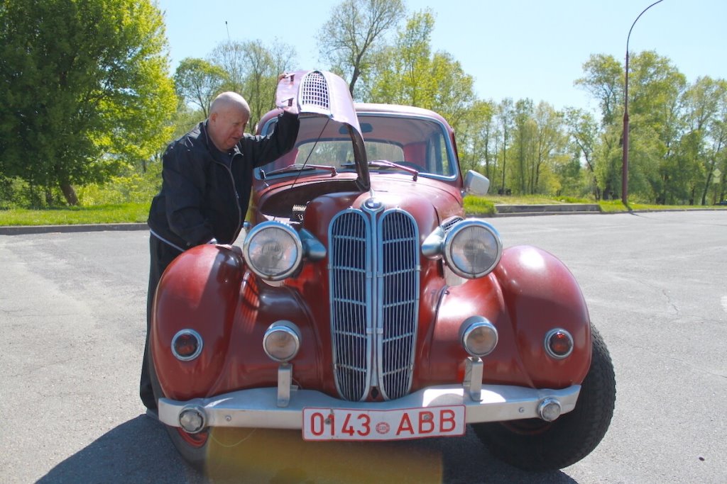 «Отец заплатил за трофей всего 640 рублей». Отыскали в Бресте первый настоящий BMW 320