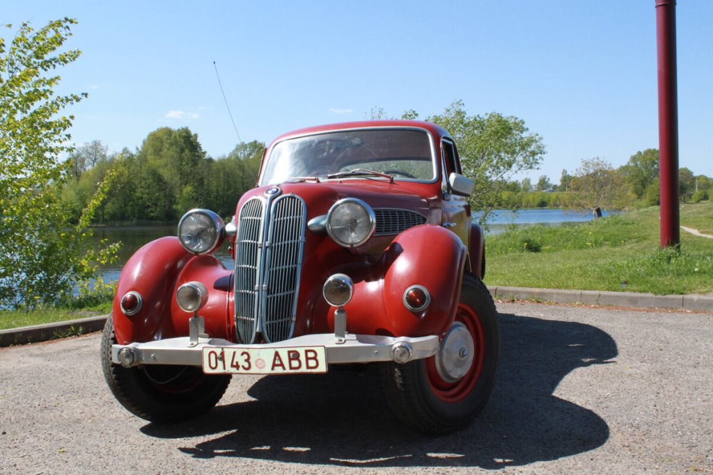 «Отец заплатил за трофей всего 640 рублей». Отыскали в Бресте первый настоящий BMW 320