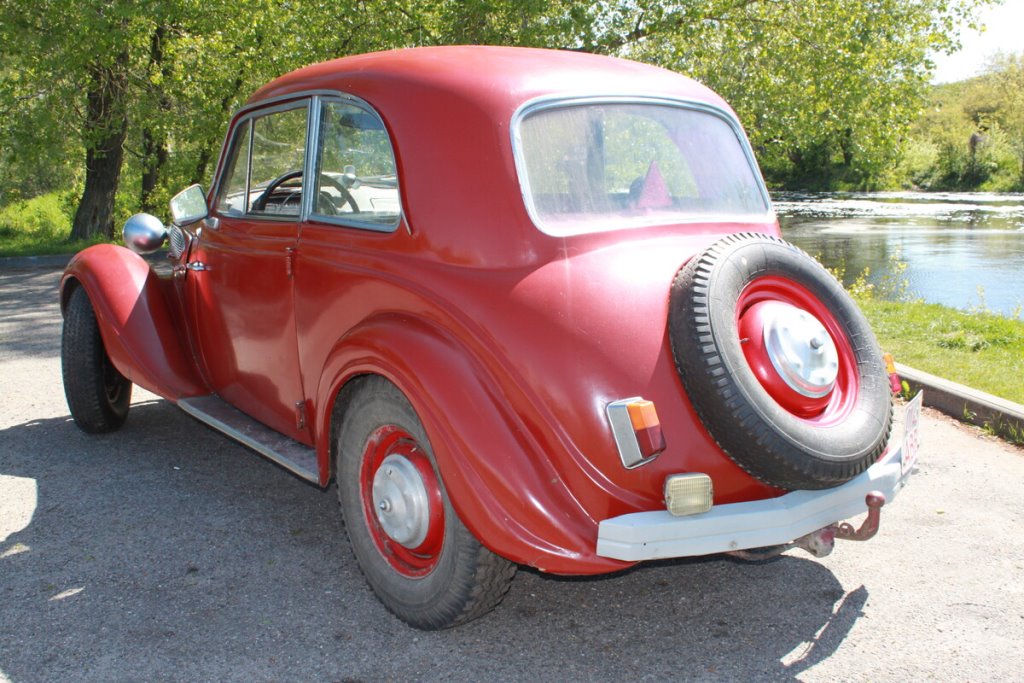 «Отец заплатил за трофей всего 640 рублей». Отыскали в Бресте первый настоящий BMW 320